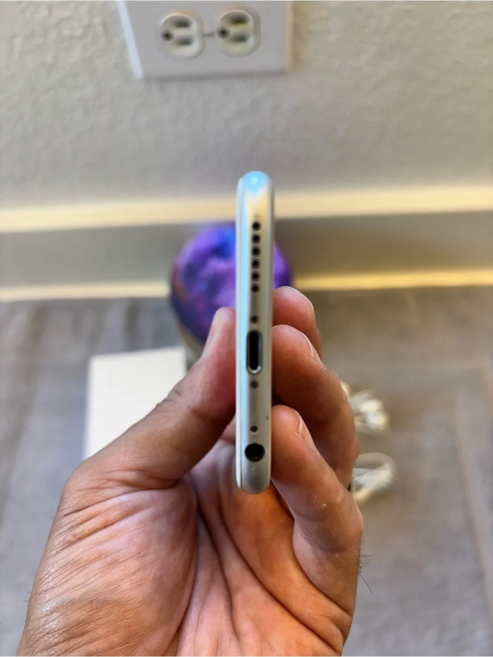 Apple iPhone6 64GB White with Blue Braided Charging Cable and White Earbuds